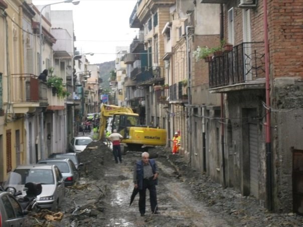 messina-fango e lavori.jpg