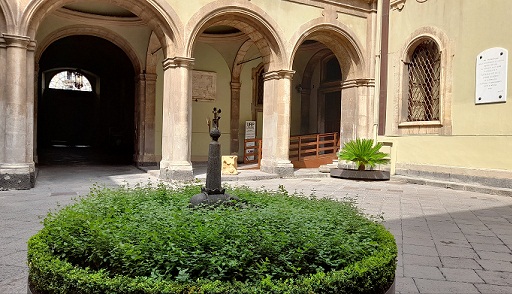 Corte di Palazzo degli Elefanti