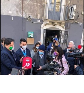 Installazione defibrillatore piazza Bellini