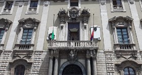 Bandiere a mezz'asta