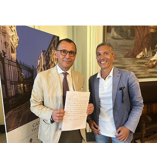 Consegna letterine al Sindaco