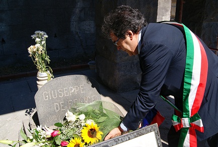 Bianco omaggio a De Felice