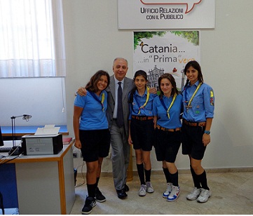 Sindaco e gruppo scout