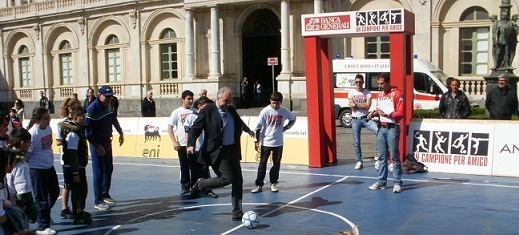 Sindaco Stancanelli calcio di rigore