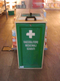 raccoglitori farmaci scaduti