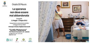 Locandina mostra fotografica - La speranza non deve mai morire - Palazzo della Cultura - 11 maggio / 2 giugno 2013