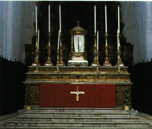 San Nicola, Altare